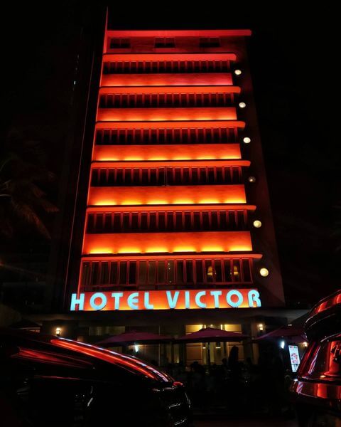 Hotel Victor South Beach and the Art Deco Lights