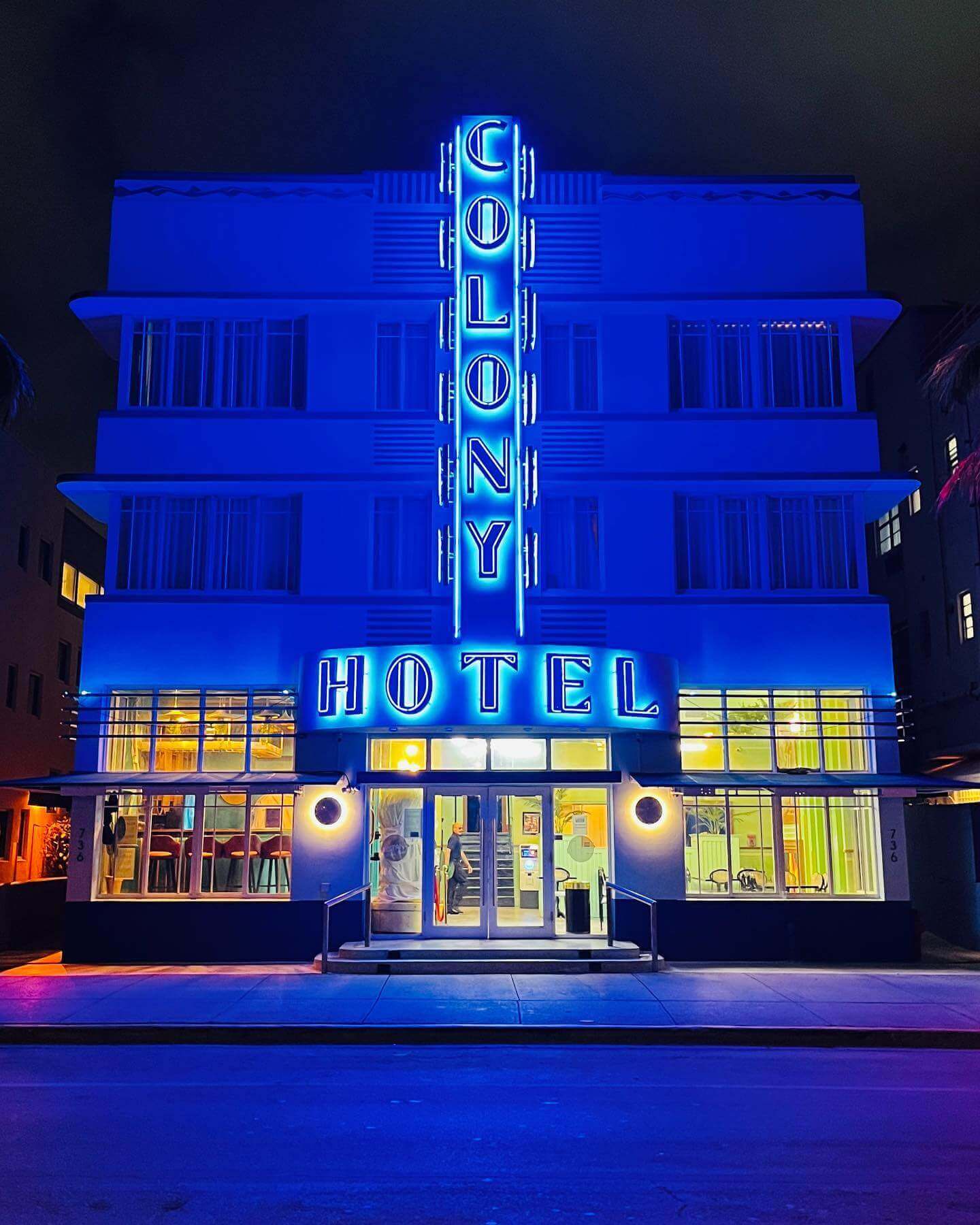 the colony hotel lights in ocean drive